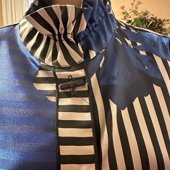 Beautiful IC tunic Perfect for Easter - Picture 3 of 5